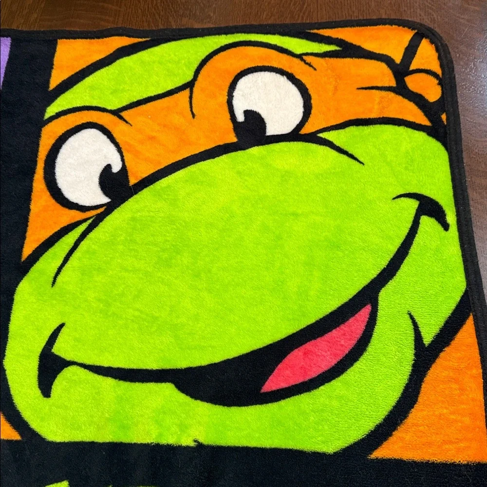 Teenage Mutant Ninja Turtles Blanket. Nickelodeon  38X45 inches. Vibrant colors